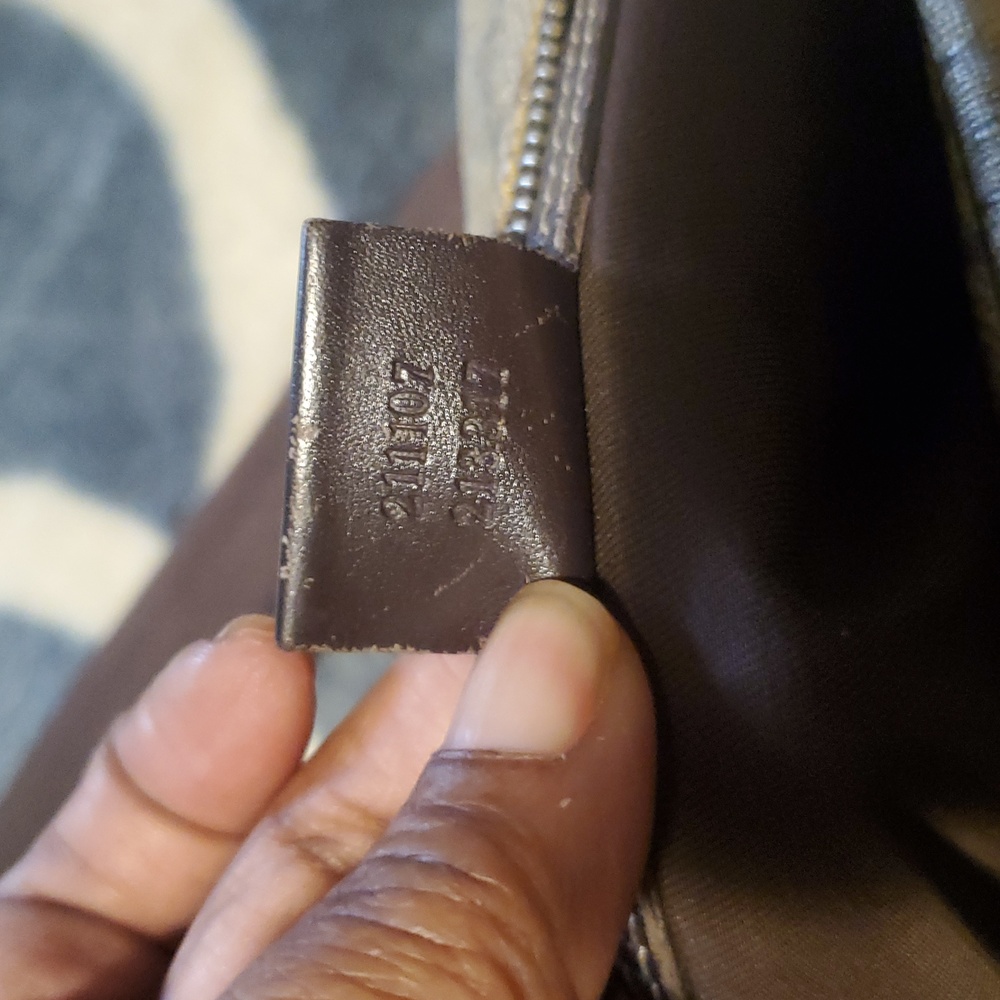 Authentic Large Gucci GG Supreme Crossbody Bag - Picture 3 of 16